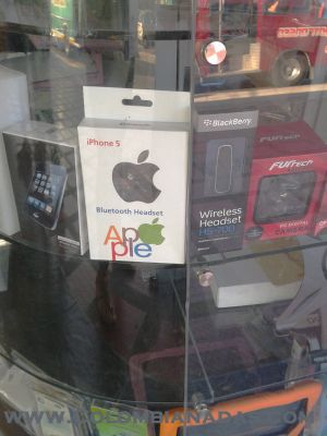 Apple original??
La manzana más conocida, en version colombiana
Keywords: apple;pirata;tecnología;colombianadas